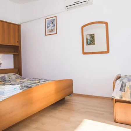 Jug Apartment Lopar