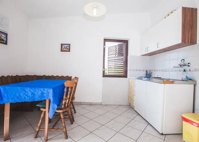 Jug Apartment *